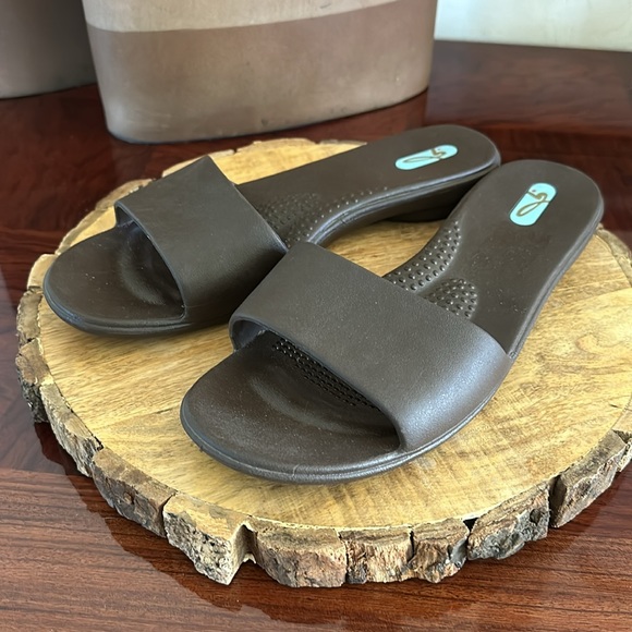 Oka-B Women’s Grace Slide Sandals in Hot Chocolate - Picture 6 of 12